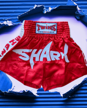 Muay Thai shortky TWINS "Shark" - Červené
